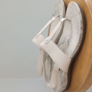 Vionic women's  Tala sandals cream colored size 9 and 1/2